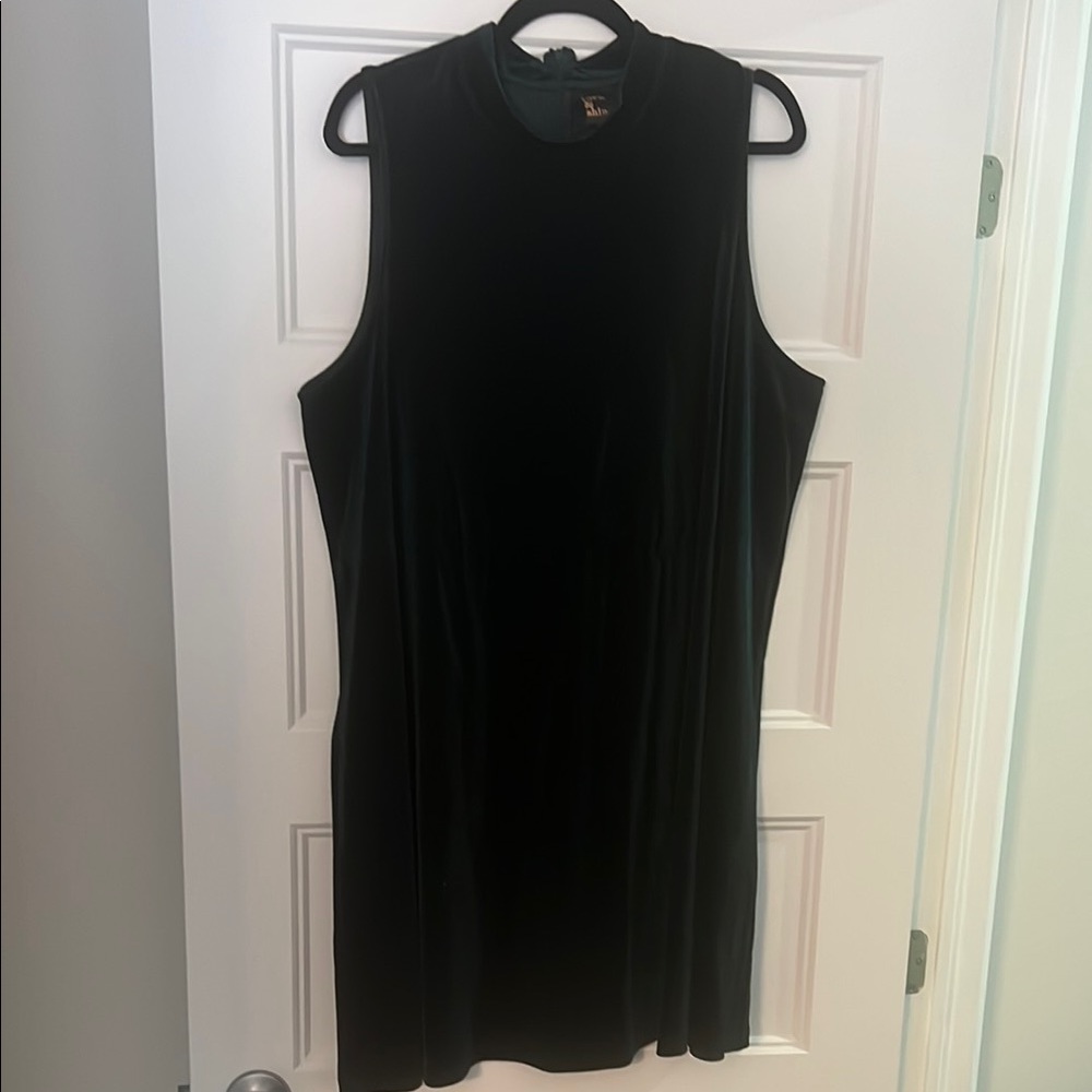 Elegant Dark Green Velvet Dress